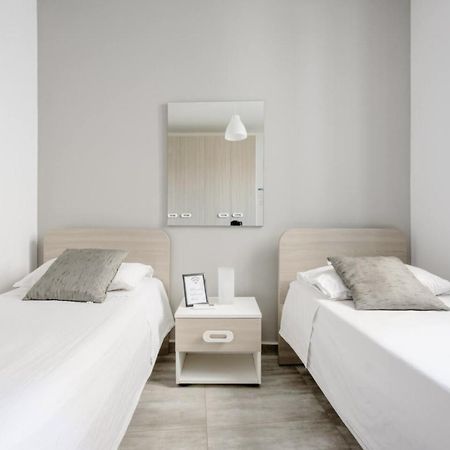 F12 Room 2, Private Room Two Single Beds Privated Bathroom In Shared Flat Msida Bagian luar foto