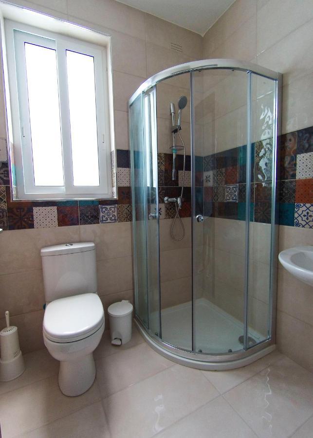 F12 Room 2, Private Room Two Single Beds Privated Bathroom In Shared Flat Msida Bagian luar foto