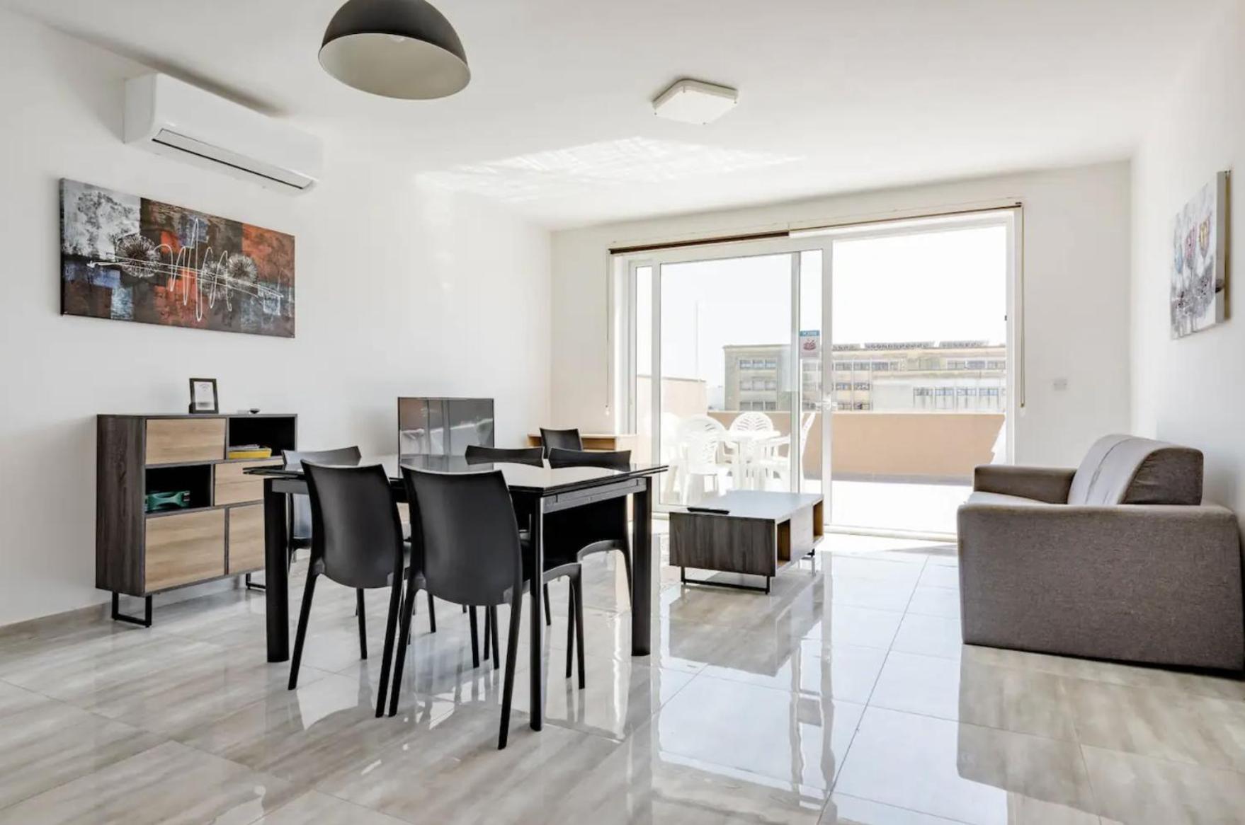 F12 Room 2, Private Room Two Single Beds Privated Bathroom In Shared Flat Msida Bagian luar foto