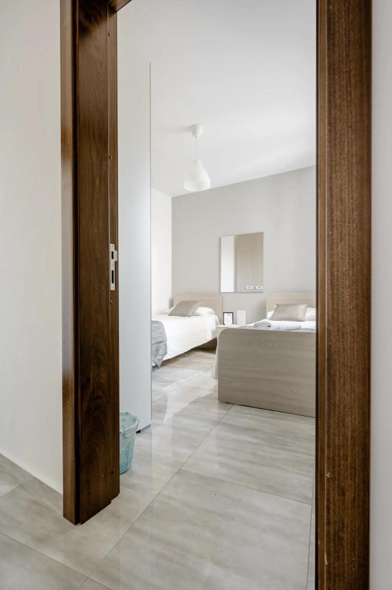 F12 Room 2, Private Room Two Single Beds Privated Bathroom In Shared Flat Msida Bagian luar foto