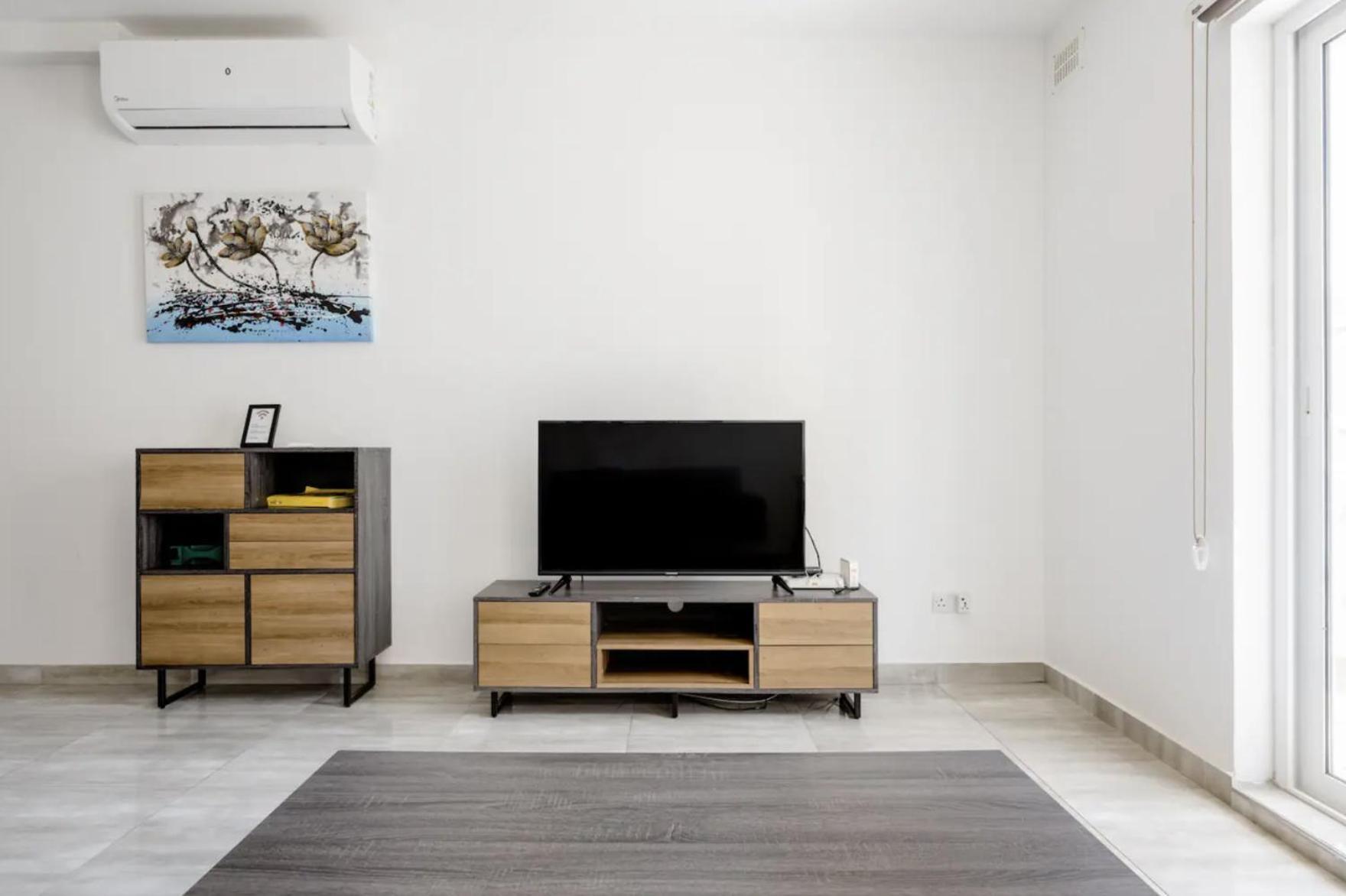 F12 Room 2, Private Room Two Single Beds Privated Bathroom In Shared Flat Msida Bagian luar foto
